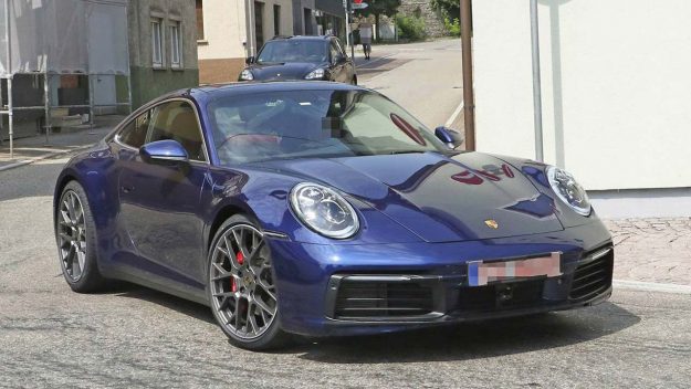 porsche-911-992-spied-uncamouflaged-looks-ready-for-world-debut-2018-proauto-02