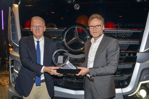 kamioni-mercedes-benz-actros-nagrada-international-truck-of-the-year-itoy-2020-proauto-01