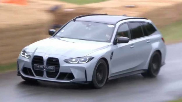 bmw-m3-touring-dynamic-debut-at-goodwood-driven-by-the-duke-of-richmond-2022-proauto-02