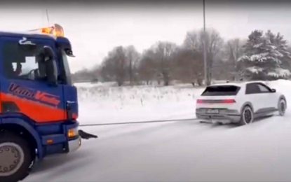 Hyundai Ioniq 5: Električni crossover povukao tegljača na snijegu [Video]